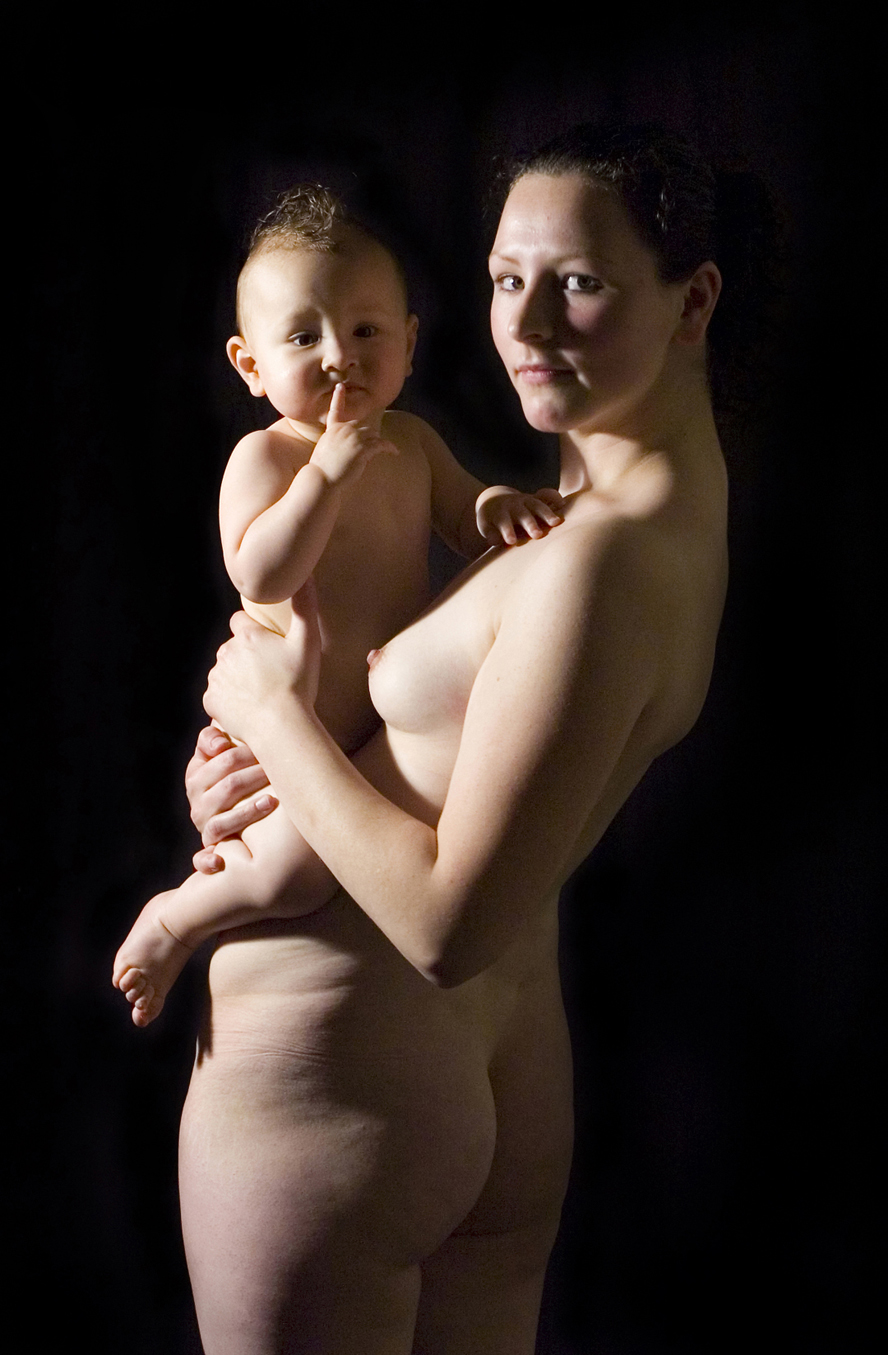 голые мамочки при детях фото 14